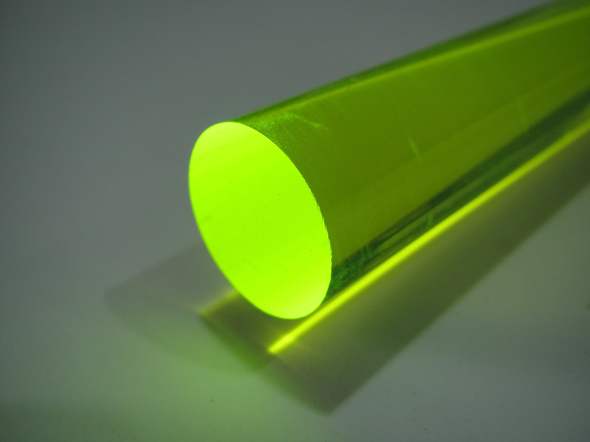 LUMINOUS GREEN ROD – Ying Kwang Acrylic Trading
